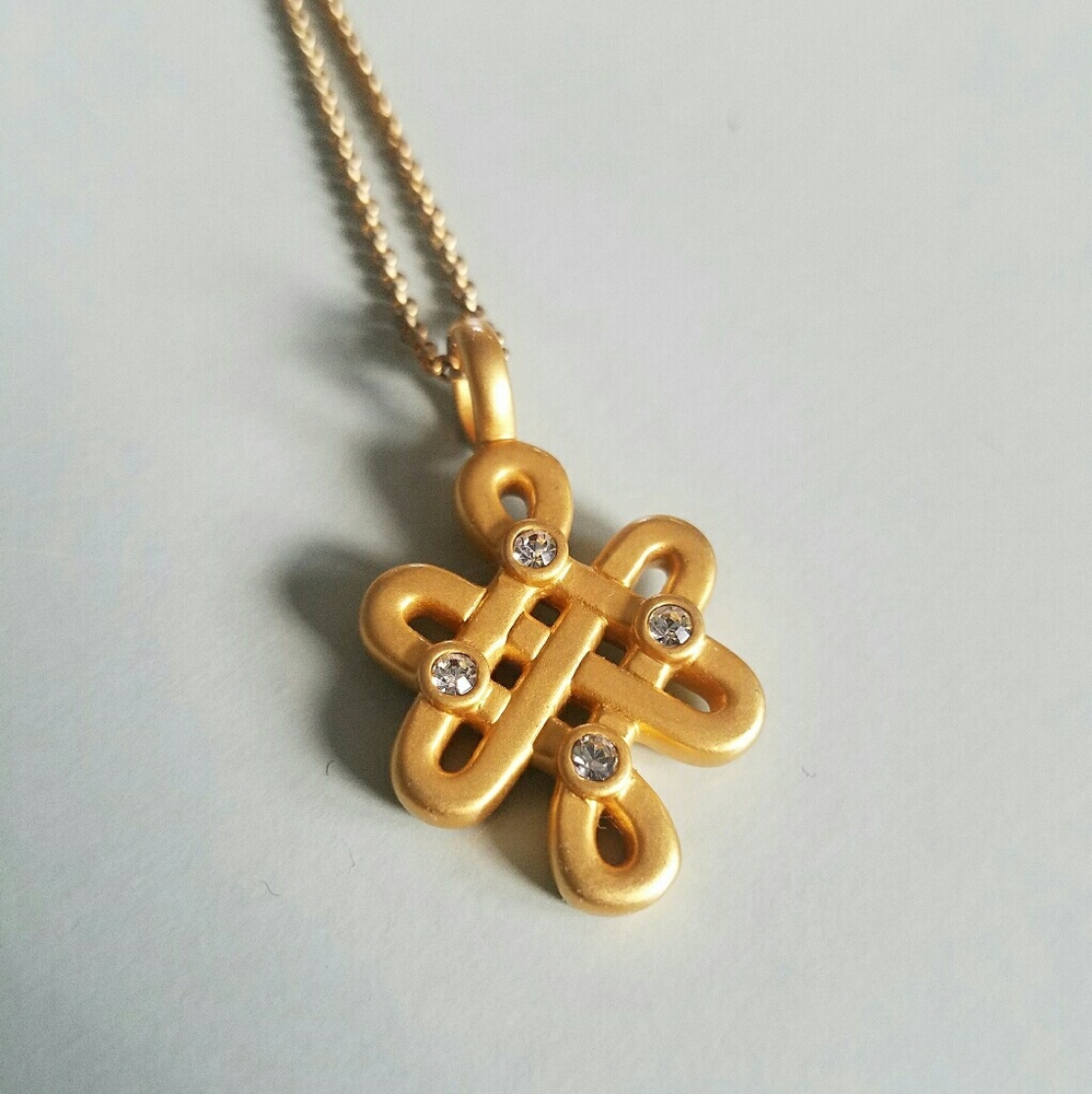 NWOT LuLu Avenue celtic knot pendant necklace